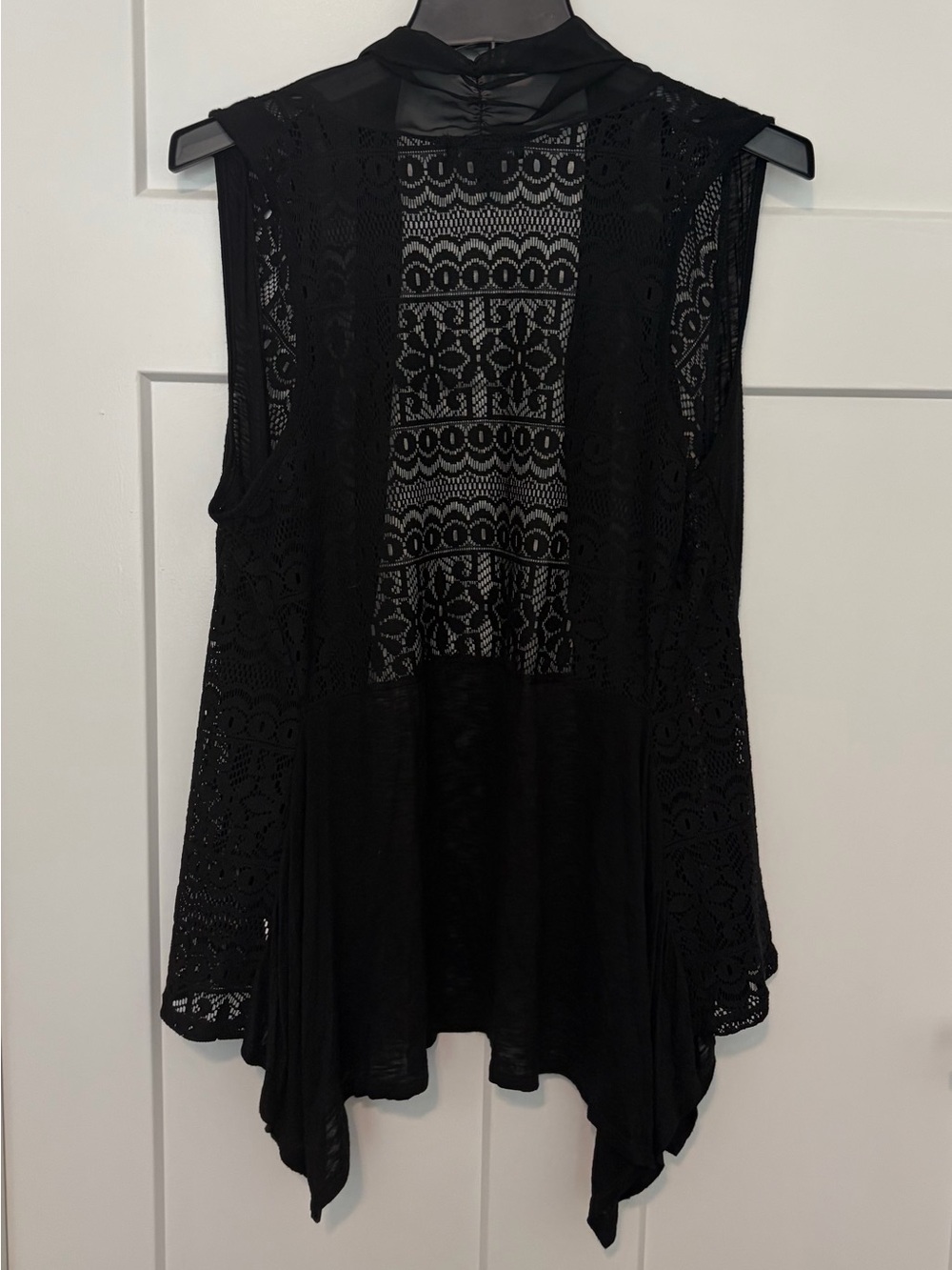 AB Studio Black Lace Open Face Vest With Waterfall Hem Sz Medium